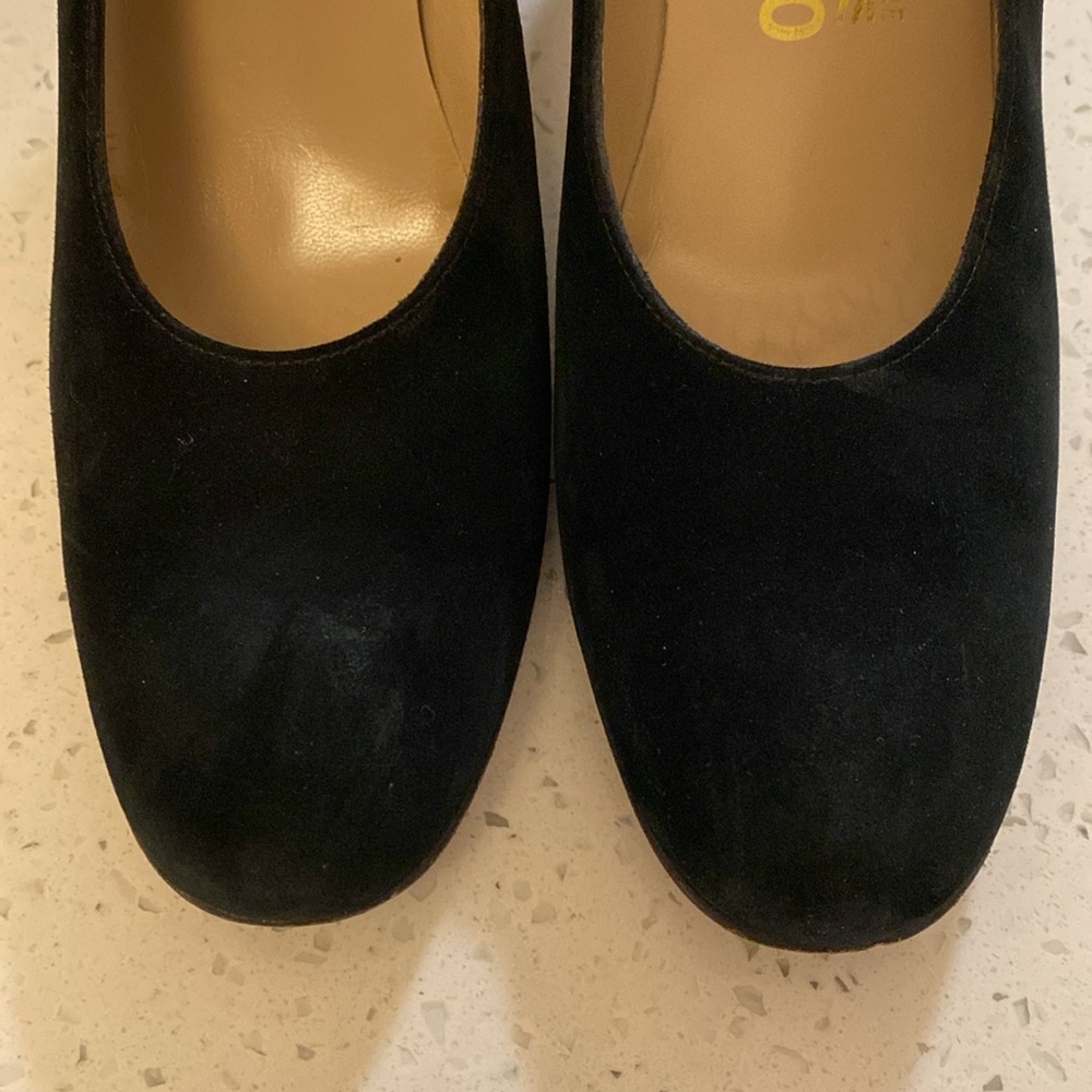 Ferragamo vintage black suede pumps in size 8.5 AA. - Picture 3 of 9